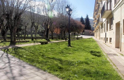 Ezcaray Apartment | Relaxing Getaway at Apartamento Alameda Ezcaray with Pool