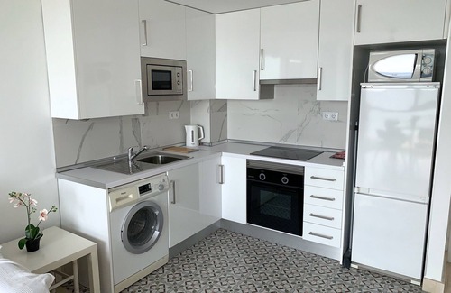 Raval Roig Apartment | Pet-Friendly Apartment with Ocean View Near Playa Postiguet