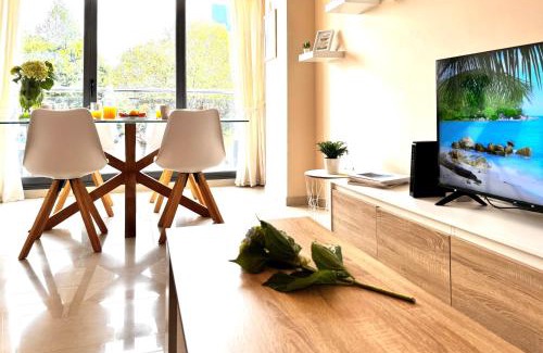 Isla de Arosa Apartment | Oceanfront Apartment Playa Cabodeiro in A Illa De Arousa