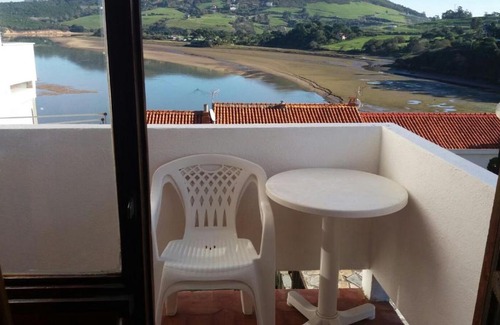 Mogro Apartment | Family-Friendly Apartamento Playa Usil with Ocean Views