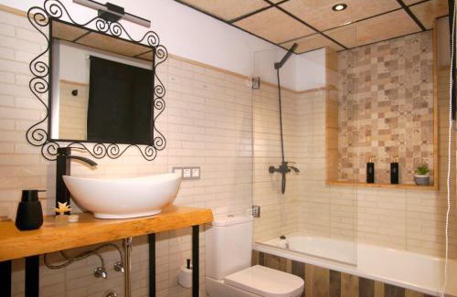 Distrito Noroeste Apartment | Modern Ponce de León Apartment Near Train Station