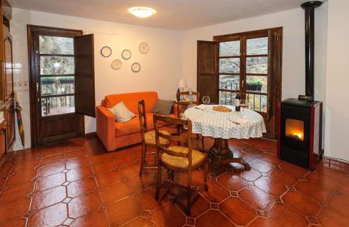 Albarracin Apartment | Stylish Apartment Portal del Agua: Pet-Friendly Retreat