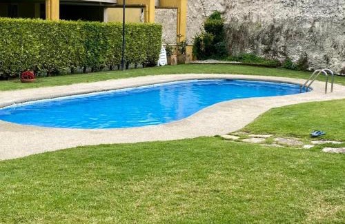 Portosin Apartment | Beachside Portosin Apartment with Pool and Ocean Views