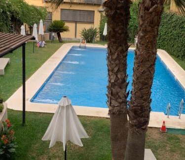 Cruz Roja-Capuchinos Apartment | Cozy 2-Bedroom Apartment with Pool Near City Center