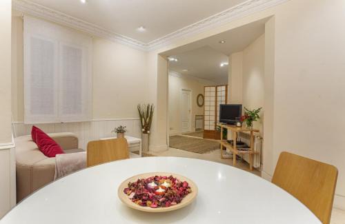 Jeronimos Apartment | Family-Friendly Prado Apartment in the Heart of Madrid