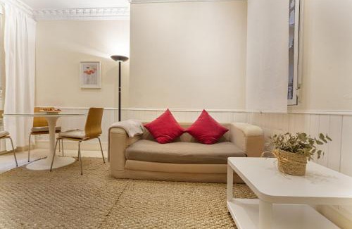 Jeronimos Apartment | Family-Friendly Prado Apartment in the Heart of Madrid