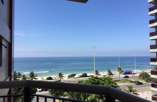 Barra da Tijuca Apartment | Oceanfront 4-Star Apartment with Pool at Barra da Tijuca