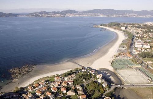 Vigo Apartment | Seaside Apartment at Playa de Samil with Ocean View