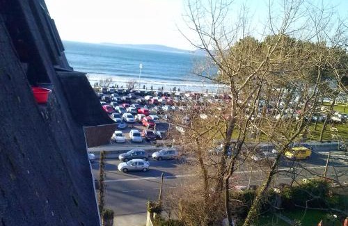 Vigo Apartment | Seaside Apartment at Playa de Samil with Ocean View