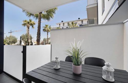 Rota Apartment | Scenic Punta Candor Apartment with Oceanfront Pool Access