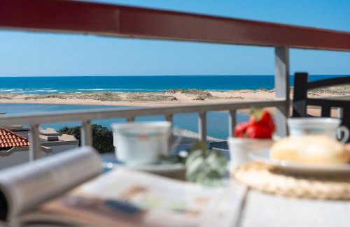Mogro Apartment | Oceanfront Retreat at Apartamento Ría de Mogro - 9/10 Rating