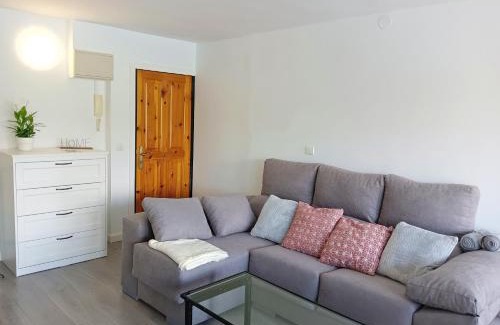 Navia Apartment | Inviting Apartamento Ría Navia: Pet & Child Friendly Stay