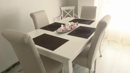 Sevilla Este Apartment | Family-Friendly Apartment in Sevilla with Pool & High Ratings