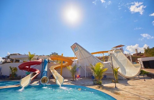 Caldas Novas Hotel | Relaxing Stay at Apartamento Resort do Lago with Pool & Hot Tub