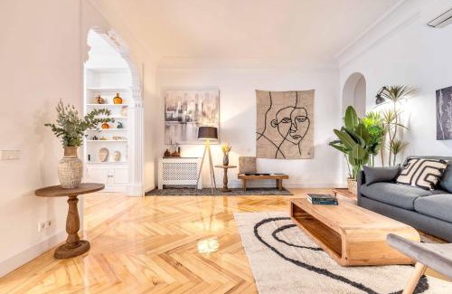 Jeronimos Apartment | Family-Friendly Apartment Retiro Place II in Madrid