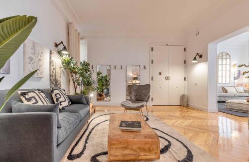 Jeronimos Apartment | Family-Friendly Apartment Retiro Place II in Madrid