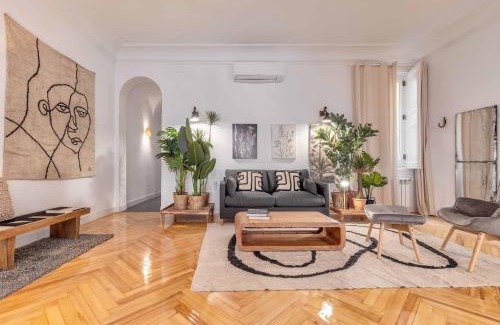 Jeronimos Apartment | Family-Friendly Apartment Retiro Place II in Madrid
