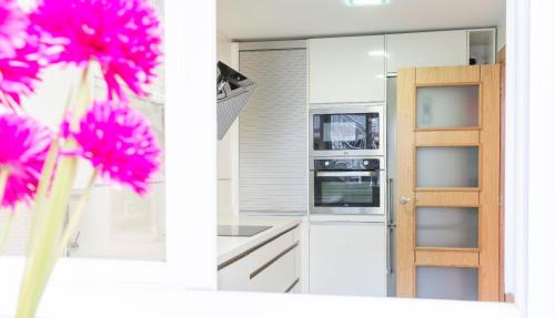 Boo Apartment | Cozy Ria de Boo Apartment with Private Patio & Ocean View