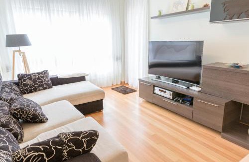 Boo Apartment | Cozy Ria de Boo Apartment with Private Patio & Ocean View