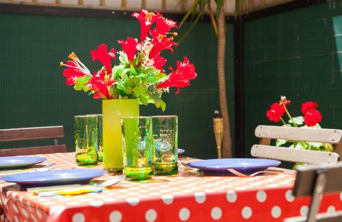 El Camp de l'Arpa del Clot Apartment | Discover Apartamento Rosellón: Family-Friendly Retreat