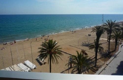 Calafell Apartment | Oceanfront Comfort at Apartamento Rosendo - 4 Star Rated
