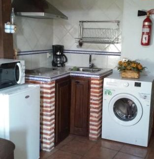 Mogarraz Apartment | Pet-Friendly Retreat at Apartamento Rural El Pino