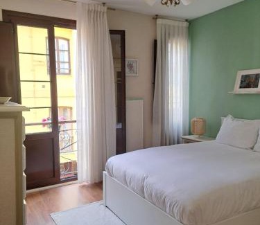 Aviles Apartment | Elegant Apartamento Sabugo - Guest Rated 9.4/10