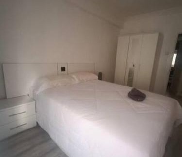 Barrio de San Lorenzo Apartment | Cozy Apartamento San Antón: Pet & Child Friendly Retreat