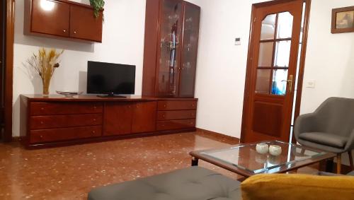 Distrito de Levante Apartment | Family-Friendly Stay at Apartamento San Lorenzo - 9/10 Rated