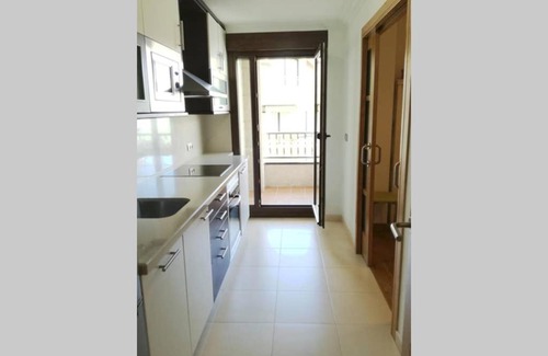 Sanxenxo Apartment | Beachside Retreat: Apartamento Sanxenxo, Steps from the Shore
