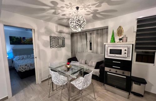 Los Pajaros Apartment | Inviting Sevilla Enzo Apartment with Breakfast Included