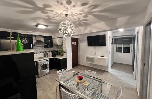 Los Pajaros Apartment | Inviting Sevilla Enzo Apartment with Breakfast Included