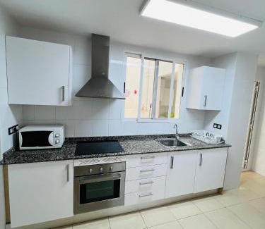 Peniscola Apartment | Ideal 3-Bedroom Apartment with AC & WiFi, Steps from Beach