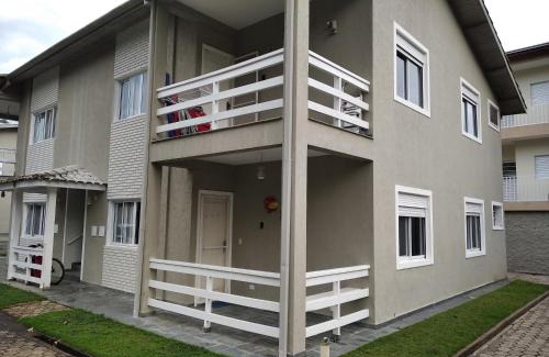 Silop Apartment | Cozy Ground Floor Apartment in Maranduba with Pool Access