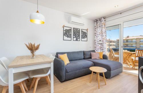 Els Griells Apartment | Pet-Friendly Apartamento Tamarindos 500 with Pool Access