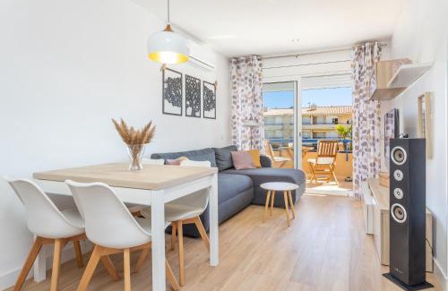 Els Griells Apartment | Pet-Friendly Apartamento Tamarindos 500 with Pool Access