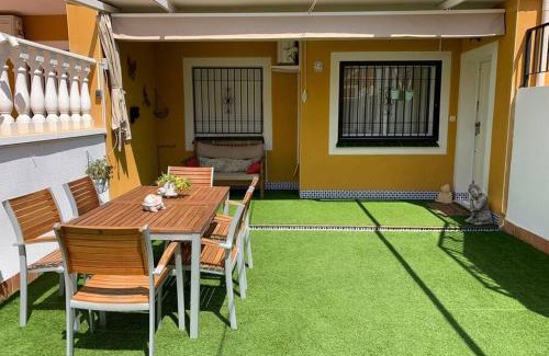 Els Arenals del Sol Apartment | Pet-Friendly Apartamento Terraza with Pool in Arenales del Sol