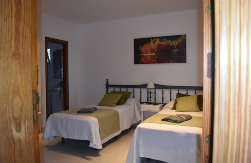 Frontera Apartment | Inviting Appartement Terraza Sabare with Spa & Breakfast