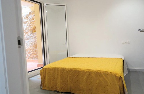 Raval Roig Apartment | Ideal Ocean View Retreat at Apartamento Tipico