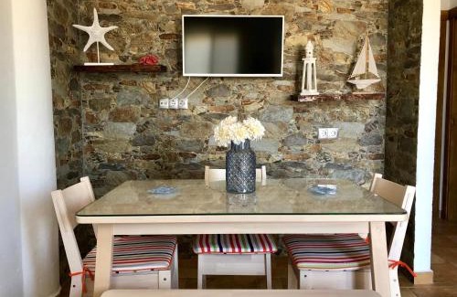 El Lentiscal Apartment | Family-Friendly Oceanfront Stay at Apartamento Triana II