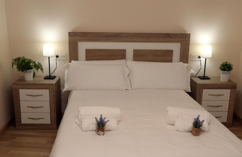 Arrabal Apartment | Pet-Friendly Puente Romano Apartments with Pool Access