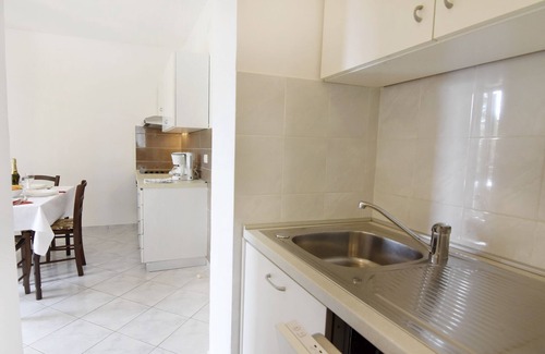 Valica Apartment | Delightful Umag Valica Apartment with Pool Near the Beach