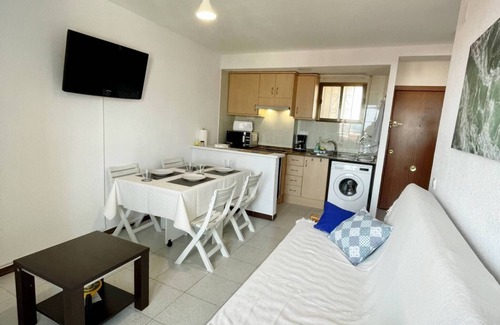 Oropesa del Mar Apartment | Family-Friendly Getaway at Anclamar II with Breakfast & Kitchen