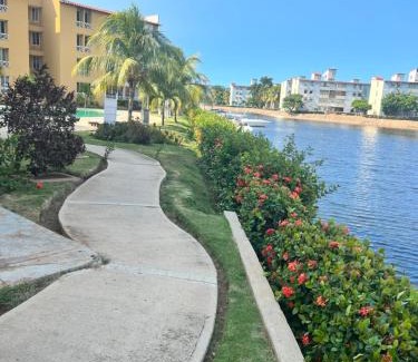 Lecherías Apartment | Top-Rated Lecheria Thai with Private Beach and Pool