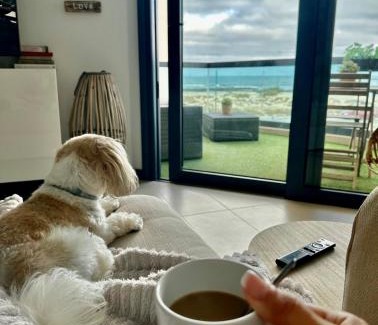 El Cotillo Apartment | Oceanfront Villa Bruno: Beachside Bliss with Stunning Views