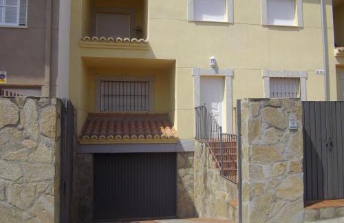 Trujillo House | Family-Friendly Villa Soterraña with Pet Accommodations