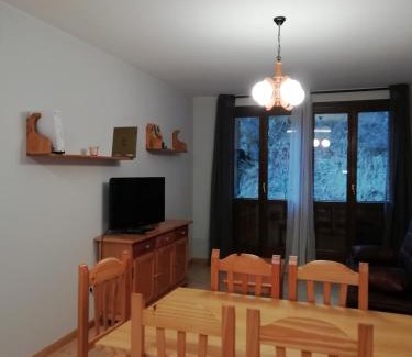 Canfranc-Estacion Apartment | Family-Friendly Getaway at Apartamento Viman - Rated 9.4/10