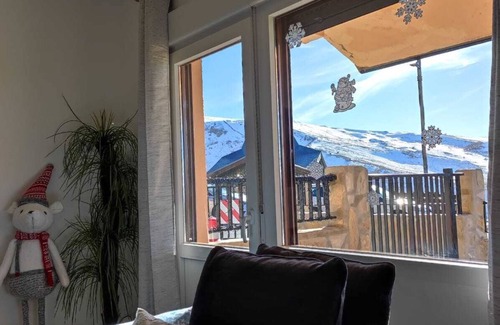 Pradollano Apartment | Inviting Apartamento Vista Nevada: Family-Friendly Retreat