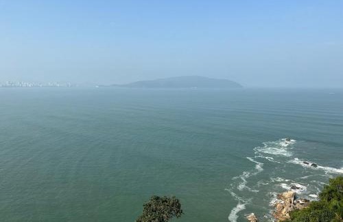 Porchat Island House | Unforgettable Stay at Vista da Ilha - Guest Rated 10/10!