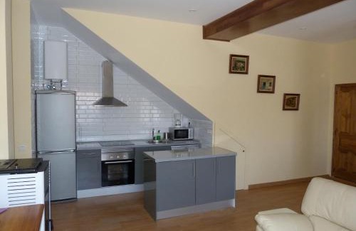 Trabanca House | Pet-Friendly Getaway: Apartamento Zapatero with Hot Tub